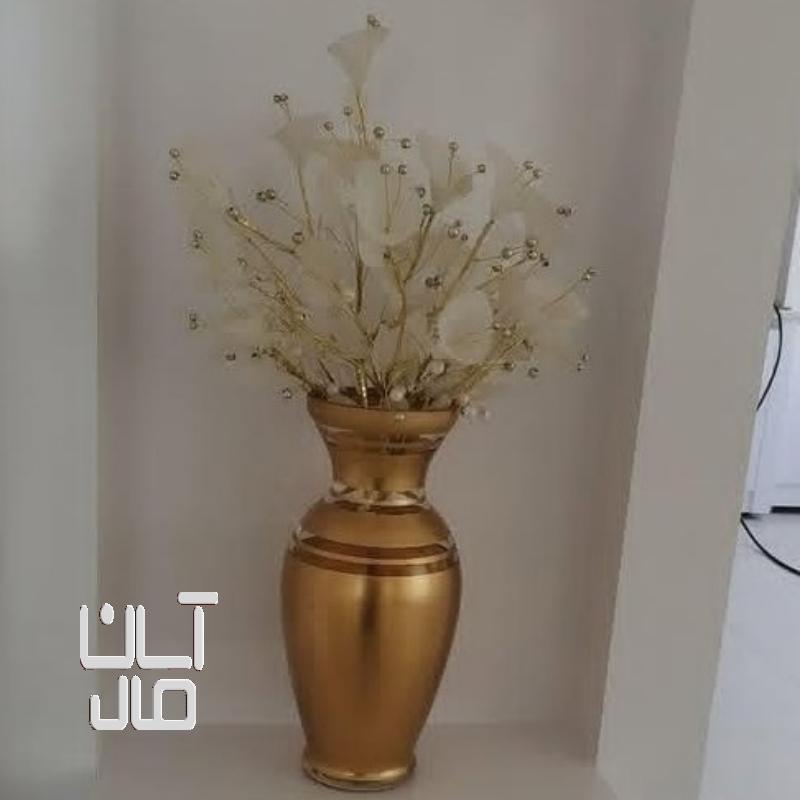 گل وگلدان