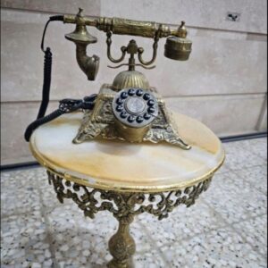 تلفن ومیز برنز