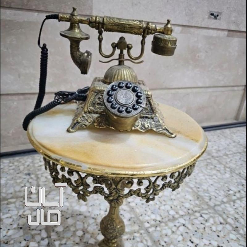 تلفن ومیز برنز