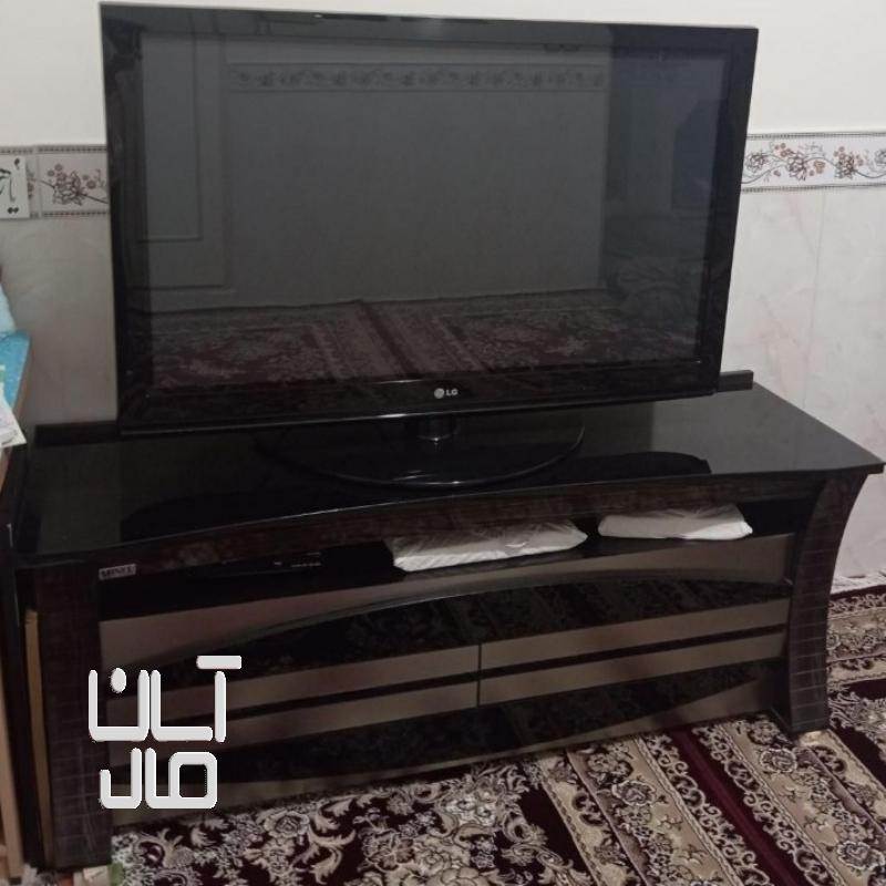 تلویزیون ومیز تلویزیون