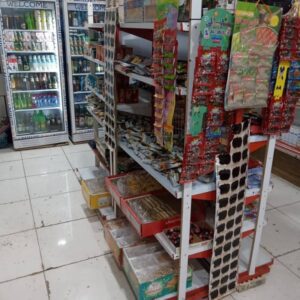 یخچال مغازه وی مقدار قفسه
