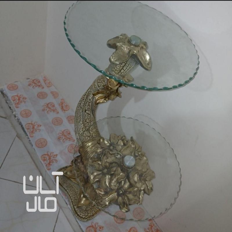 میز کنار سالنی