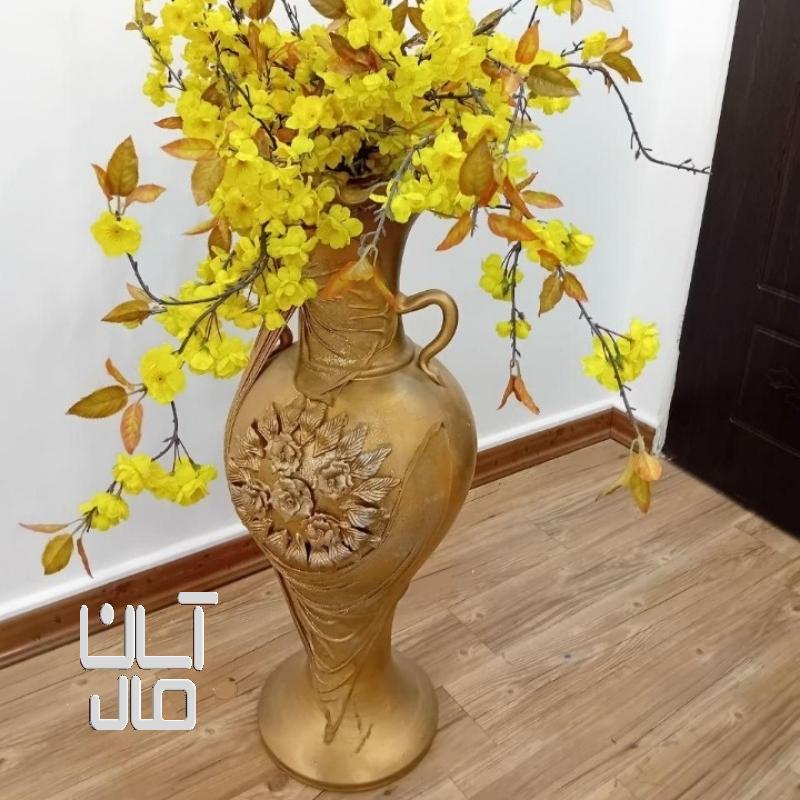 گل وگلدان