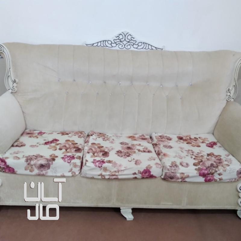 مبل راحتی و میز عسلی
