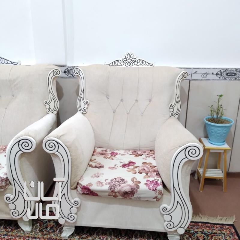 مبل راحتی و میز عسلی