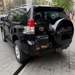 پرادو دو درب