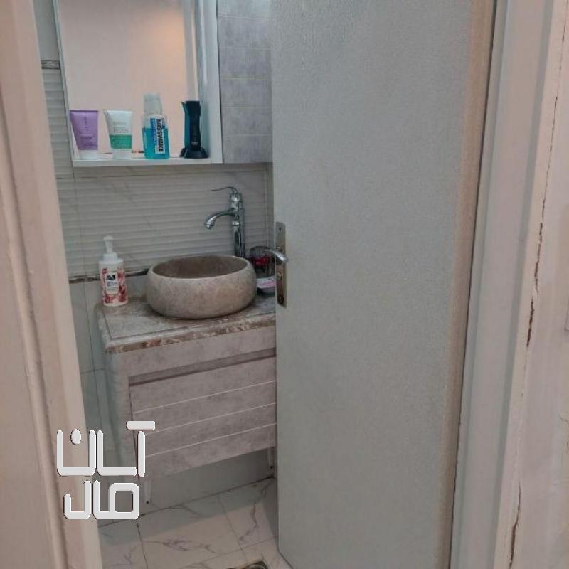تک واحدی کسی خواست تماس بگیره