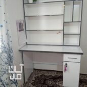 میز تحریر وکتابخانه