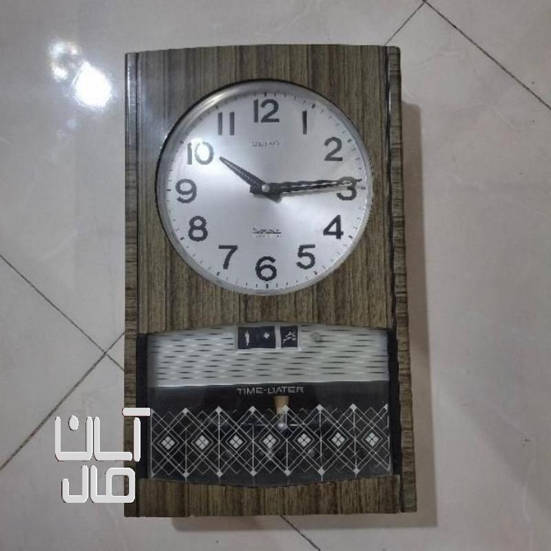 ساعت دیواری در حد