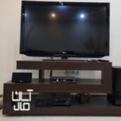 تلويزيون ال سی دی بهمراه میز