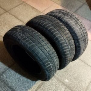 سه عدد لاستیک بارز