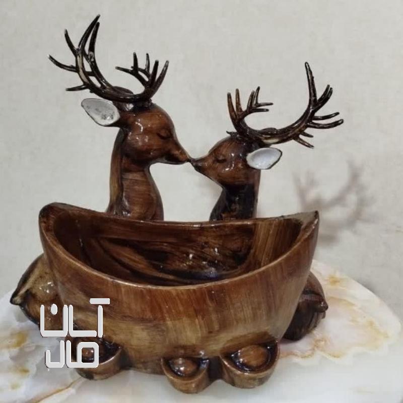 مجسمه گوزن شکلات خوری