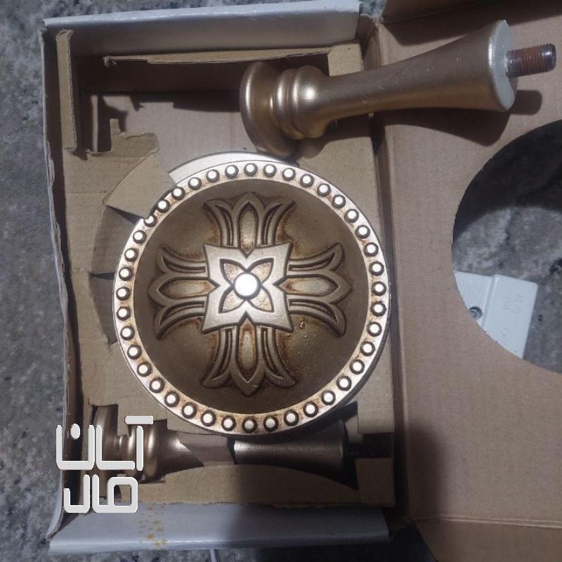 گل میخ پرده