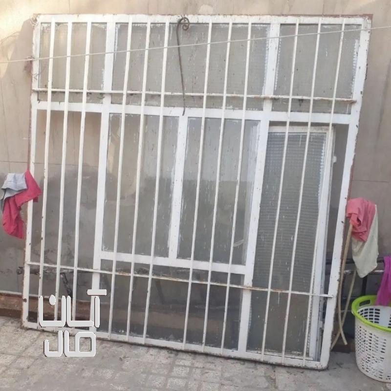 پنجره آهنی