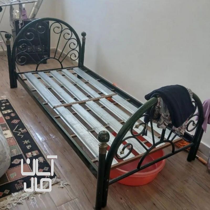 تخت یکنفره فلزی