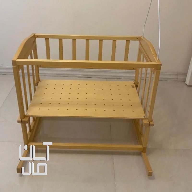 تخت کنار مادر