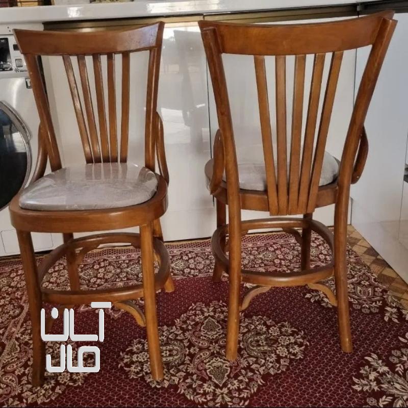 دو عدد صندلی