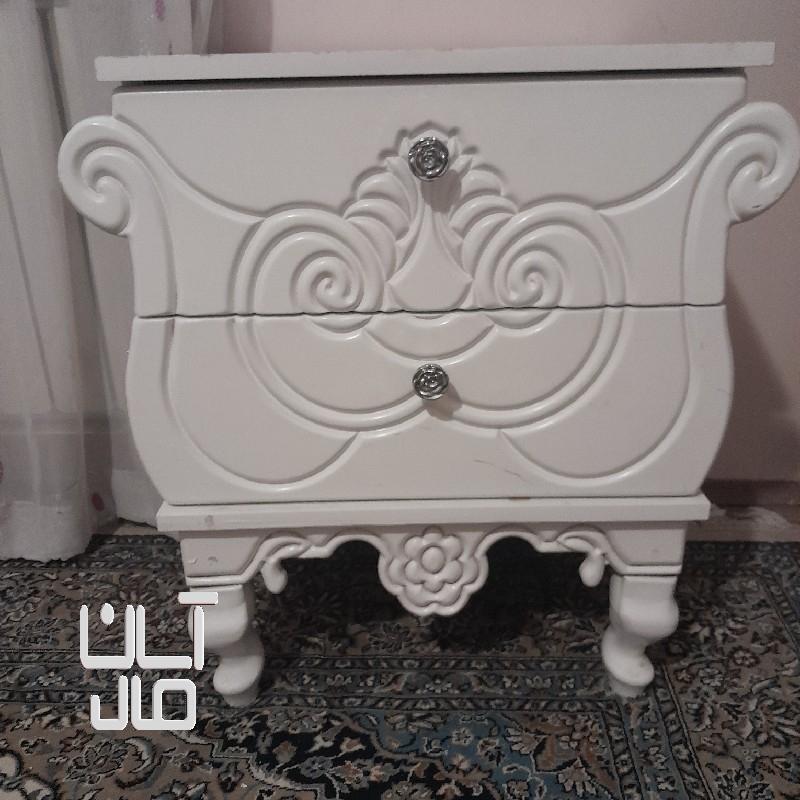 پاتختی سفید