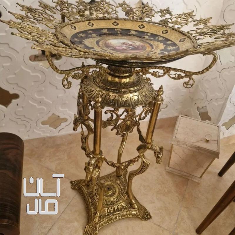 میوه خوری کنار سالنی برنز