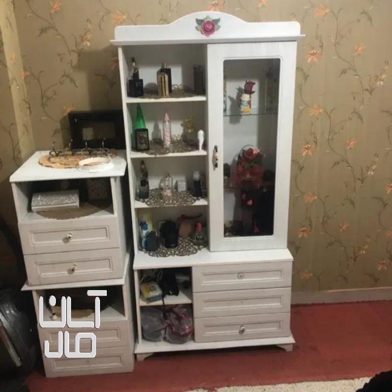 کمدو بوفه ودوعدد میز