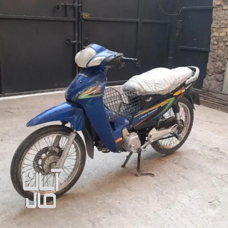 موتور سیکلت لاکی