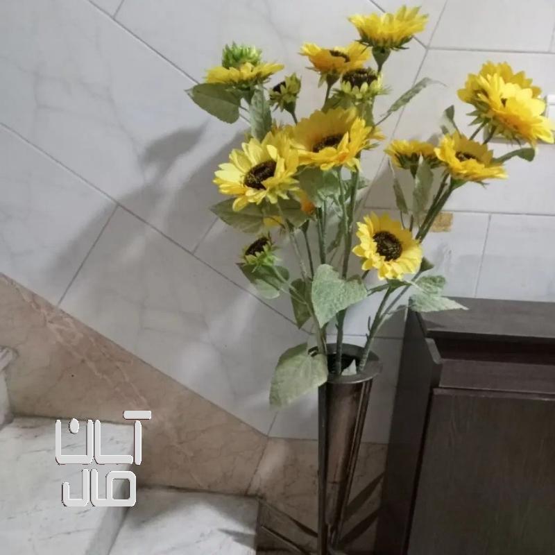 گل آفتابگردان با گلدان