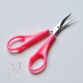 قیچی اصلاح ابرو وسبیل دسته صورتی(M&C)