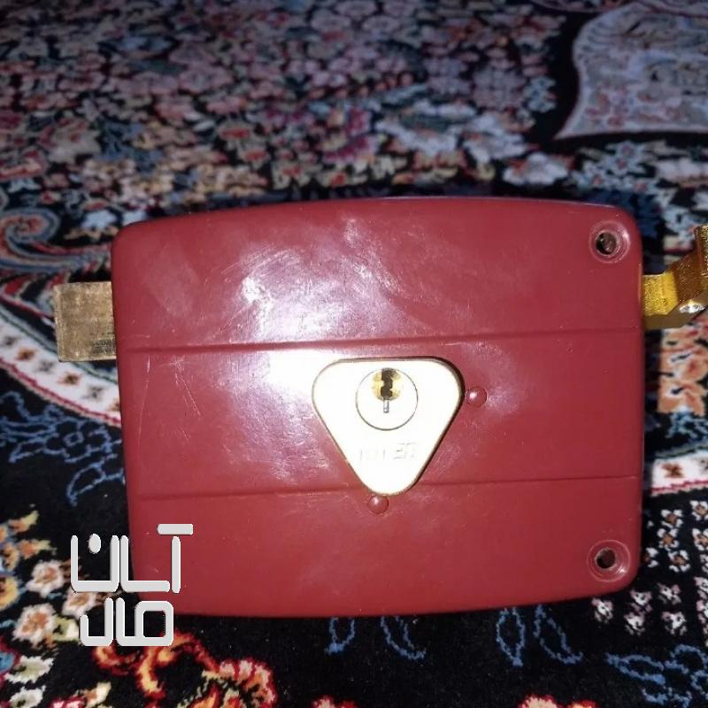 قفل درب آهنی