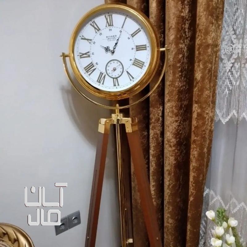 ساعت پایه دار