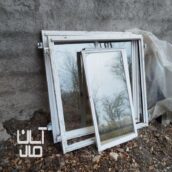 دوعدد پنجره نیمه سنگین