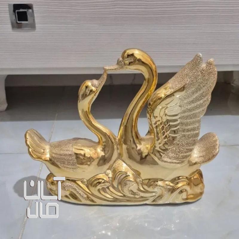 مجسمه طلایی