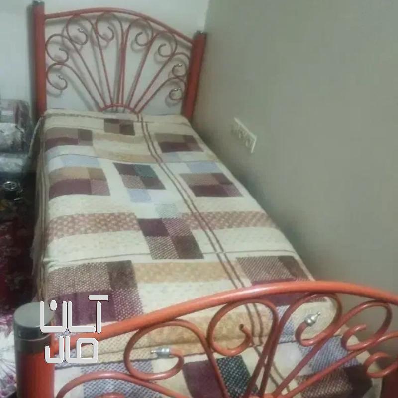 تخت یکنفره فلزی