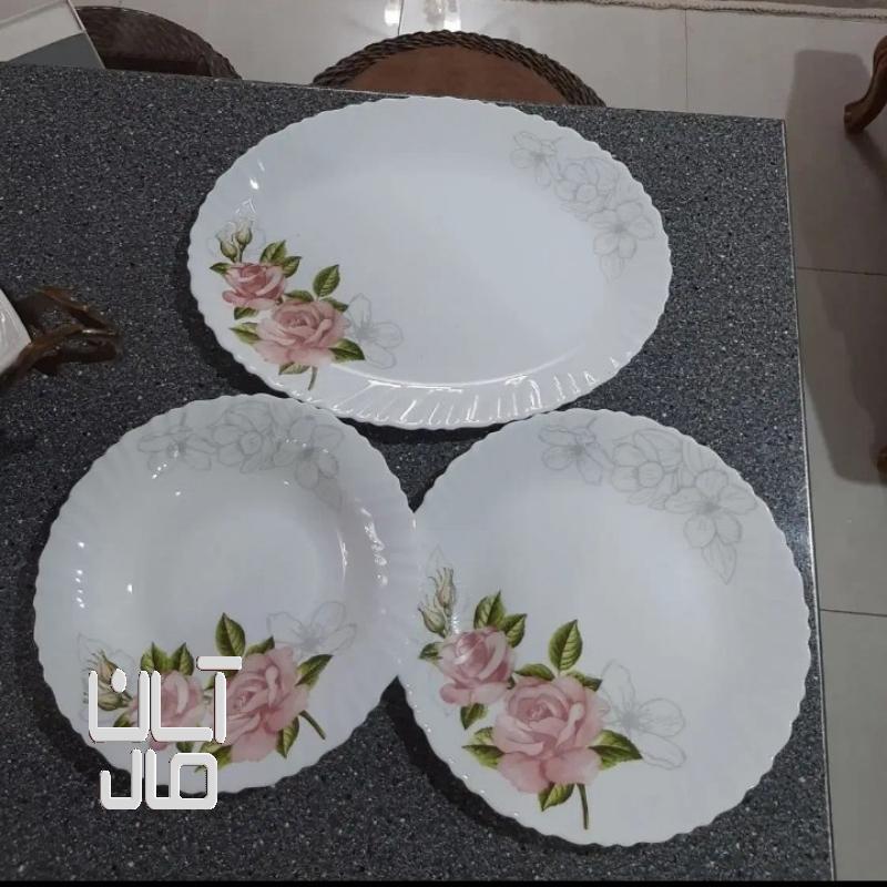 پلوخوری و خورشتخوری