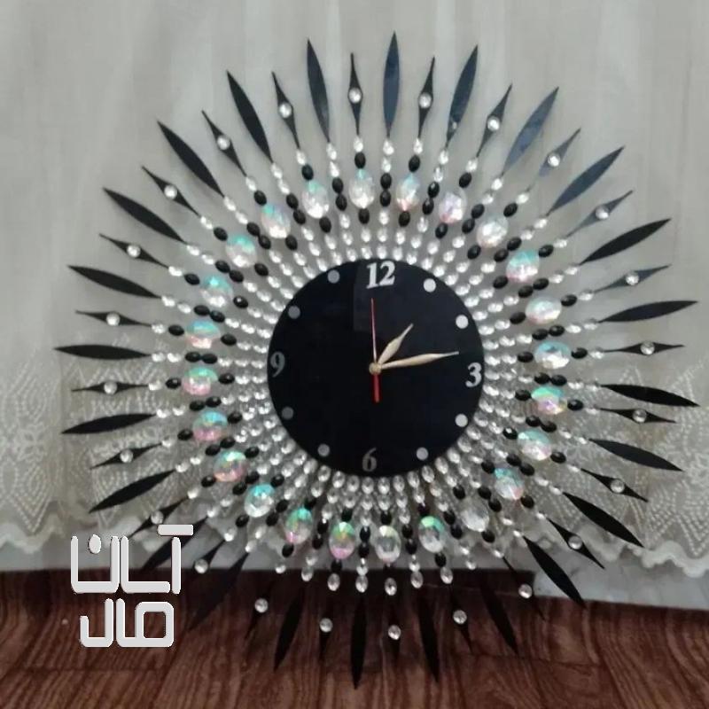 ساعت دیواری نگین دار