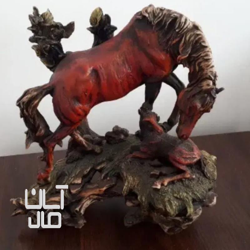 مجسمه اسب