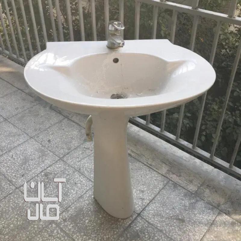 روشویی همراه شیر