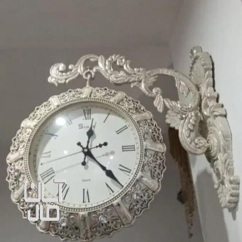 ساعت دیواری دو طرفه
