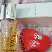 یک عدد فروش ادکلن زنانه خارجی با بوی آرامش و خوب و خنک کننده