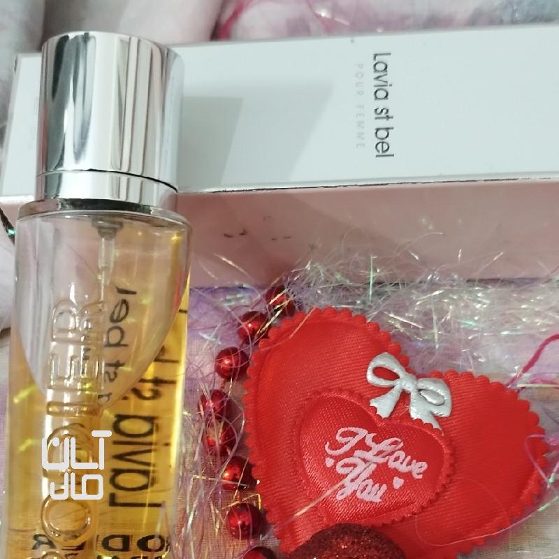 یک عدد فروش ادکلن زنانه خارجی با بوی آرامش و خوب و خنک کننده