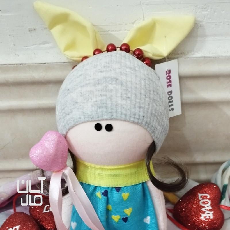 فروش یک عدد عروسک دختر روسی کلاه خرگوشی