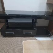 میز تلویزیون شیشه ای