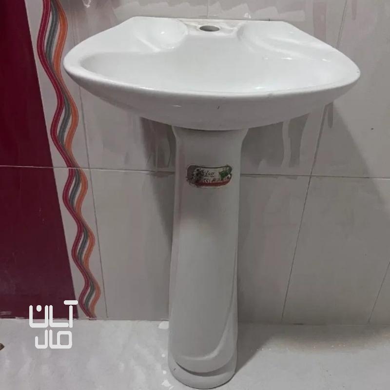 روشویی پایه دار